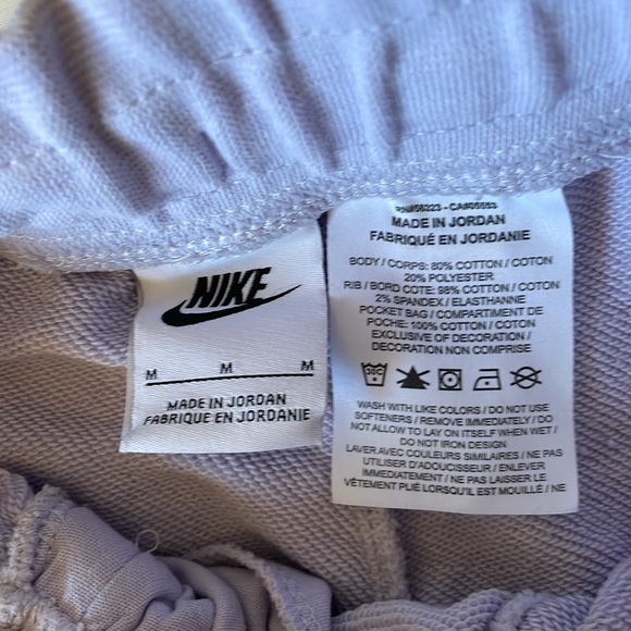 Nike purple kids medium shorts! - Picture 3 of 3